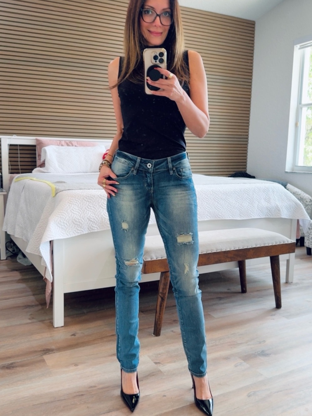 Guess Women’s Distressed Skinny Jeans in Medium Blue